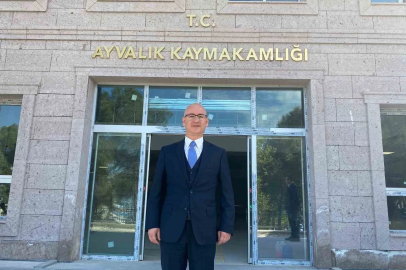 Ayvalık’ın sevilen kaymakamı Hasan Yaman Bergama Kaymakamlığına atandı
