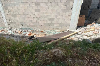 Karaman’da 3’üncü kattan düşen kalıp ustası ağır yaralandı
