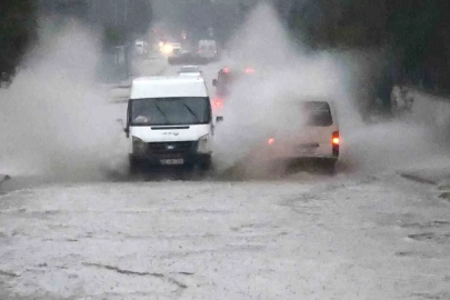 Muğla’nın 7 ilçesine gök gürültülü sağanak yağmur uyarısı
