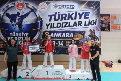 Sivaslı karateciler Ankara’dan madalyalarla döndü

