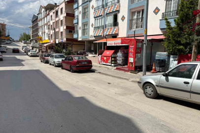 Kontrolden çıkan kamyoneti içine atlayarak durdurmayı başaran fırıncı facianın önüne geçti
