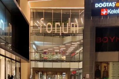 Forum Kayseri önünde bıçaklı kavga
