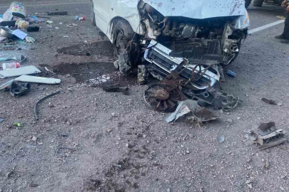 Elazığ’da hafif ticari araç takla attı: 5 yaralı
