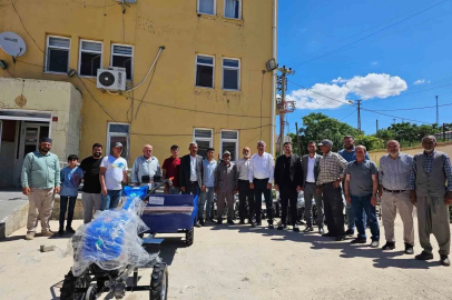 Çüngüş’te çiftçilere tarım aletleri hibe edildi
