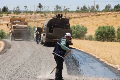 Haliliye kırsalında yollar sathi asfalt kaplamayla yenileniyor
