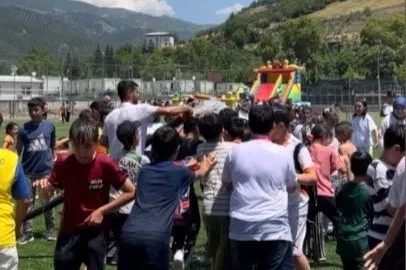 Osmaniye’de itfaiyeden çocuklara serinleten sürpriz
