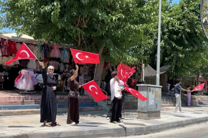 Tarsus’ta milli heyecan caddelere taştı
