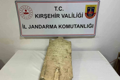 Kırşehir’de Roma dönemine ait mezar taşı ele geçirildi
