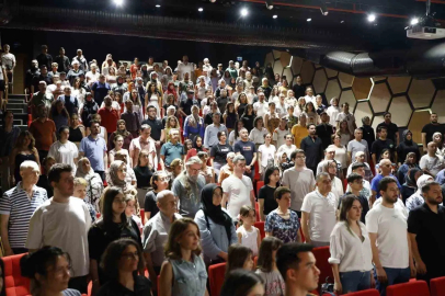 Merkezefendi Belediyesi Kent Tiyatrosu’nda yılsonu heyecanı
