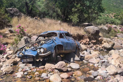 Uçurumdan yuvarlanarak hurdaya dönen otomobilin sürücüsü yaralandı
