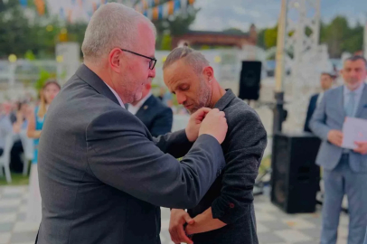 CHP Milletvekili Yaşar Tüzün’ün yeğeni ile eski danışmanı AK Parti’ye geçti
