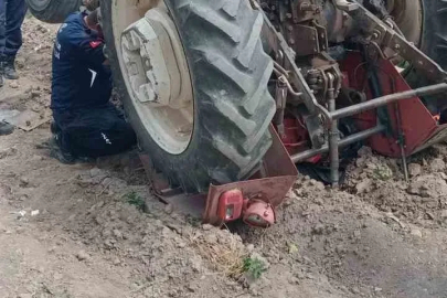 Seyitgazi’de yaşlı adam ters dönen traktörün altında kaldı
