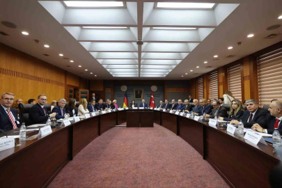 Bakan Bolat: "Almanya vizelerinde ret oranı yüzde 25’lerden yüzde 14’e geriledi"
