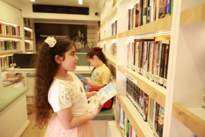 Osmangazi Belediyesi, çocuklara kitap ve tarih sevgisi aşılıyor
