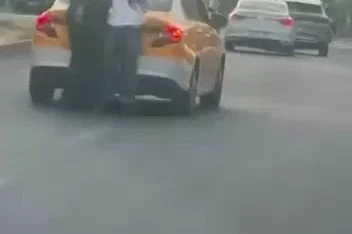 Diyarbakır’da patenli gençlerin tehlikeli yolculuğu
