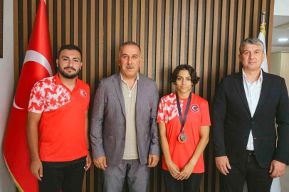 Gençlik ve Spor İl Müdürü Yığmatepe başarılı sporcuyu ağırladı
