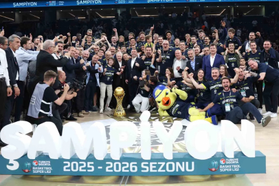 Basketbol Süper Ligi’nde şampiyon Fenerbahçe Beko kupasını aldı
