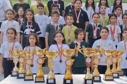 Çamlıca Koleji 332 lisanslı öğrenciyle 17 kupa ve 148 madalya kazandı
