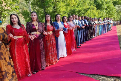 Şırnak’ta en uzun halay kuyruğu
