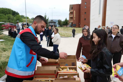 Tokat Belediyesi YKS maratonunda gençleri ve ailelerini yalnız bırakmadı
