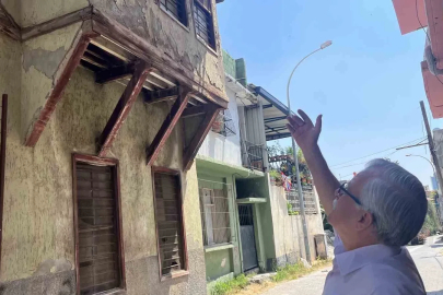 Adana’daki metruk binalar mahalleliyi tedirgin ediyor
