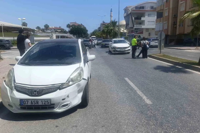 Antalya’da iki otomobil çarpıştı: 2 yaralı
