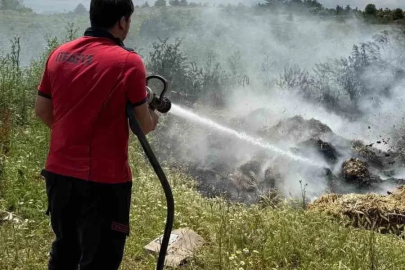 Boş arazideki atık samanlar alev aldı
