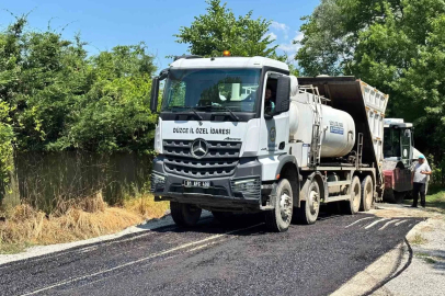 Karadere Hasanağa Köyü’nde sathi kaplama çalışmaları devam ediyor
