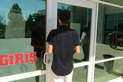 Sınavı saniyelerle kaçırdı, denemedik kapı bırakmadı
