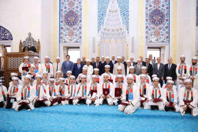 Rektör Özölçer, Hafızlık İcazet Merasimi’nde genç hafızların sevincine ortak oldu
