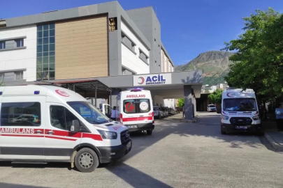 Diyarbakır’da trafik kazası: Anne ve oğlu hayatını kaybetti, 4 kişi yaralandı
