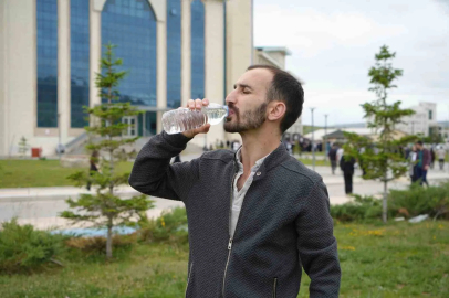 Bayburtlu genç AYT’ye yine okunmuş suyla geldi: "Kerameti sadece suya bağlamamak lazım"
