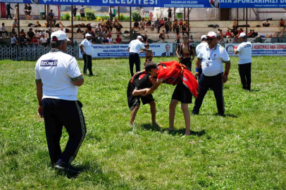 Aşırtmalı Aba Güreşi Türkiye Şampiyonası Şahinbey er meydanında başladı

