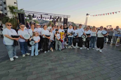 Zonguldaklı kadınlardan kurtuluş yıl dönümünde darbuka şov
