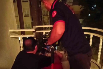 Batman’da balkon korkuluklarına kafası sıkışan küçük kızı itfaiye kurtardı
