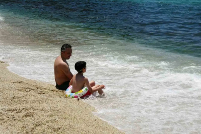 Alanya’da termometreler 31 dereceyi gösterdi, sahiller doldu
