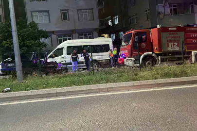 Samsun’da Tofaş araç park halindeki araçlara çarptı: 2’si ağır 3 yaralı
