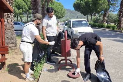 Edremit MYO öğrencilerinden çevre temizliği
