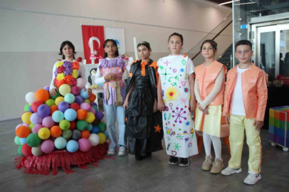 Minik öğrenciler, atıkları kıyafete ve sanat eserine dönüştürüp sergiledi
