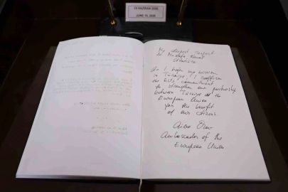 AB Büyükelçisi Orav, Anıtkabir’i ziyaret etti

