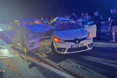 Bingöl’de  otomobil ile pikap çarpıştı: 1’i ağır 3 yaralı
