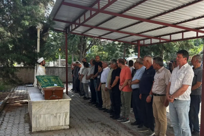 Gazeteci Sözeri’nin annesi son yolcuğuna uğurlandı
