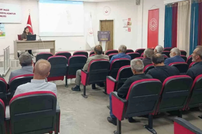 Bayburt’ta muhtarlara sosyal hizmetler anlatıldı
