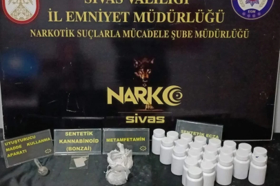 Sivas’ta uyuşturucu operasyonu: 2 kişi tutuklandı, bol miktarda uyuşturucu madde ele geçirildi
