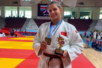 Salihlili Hira Kılkış Türkiye Şampiyonu oldu

