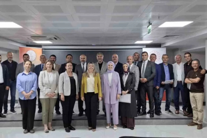 Kütahya’da Eğitim Kurumları Yönetici Yetiştirme Programı tamamlandı
