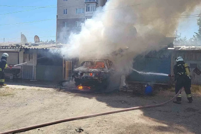Tekirdağ’da otomobil ve garaj küle döndü
