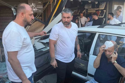 Kontrol çıkan otomobil iki iş yerine çarptı: 1 yaralı

