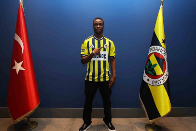 Fenerbahçe, genç yetenek Amara Diouf ile sözleşme imzaladı

