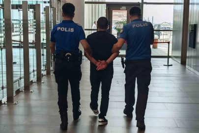 13 yıl hapis cezasıyla aranan şahıs havalimanında yakalandı
